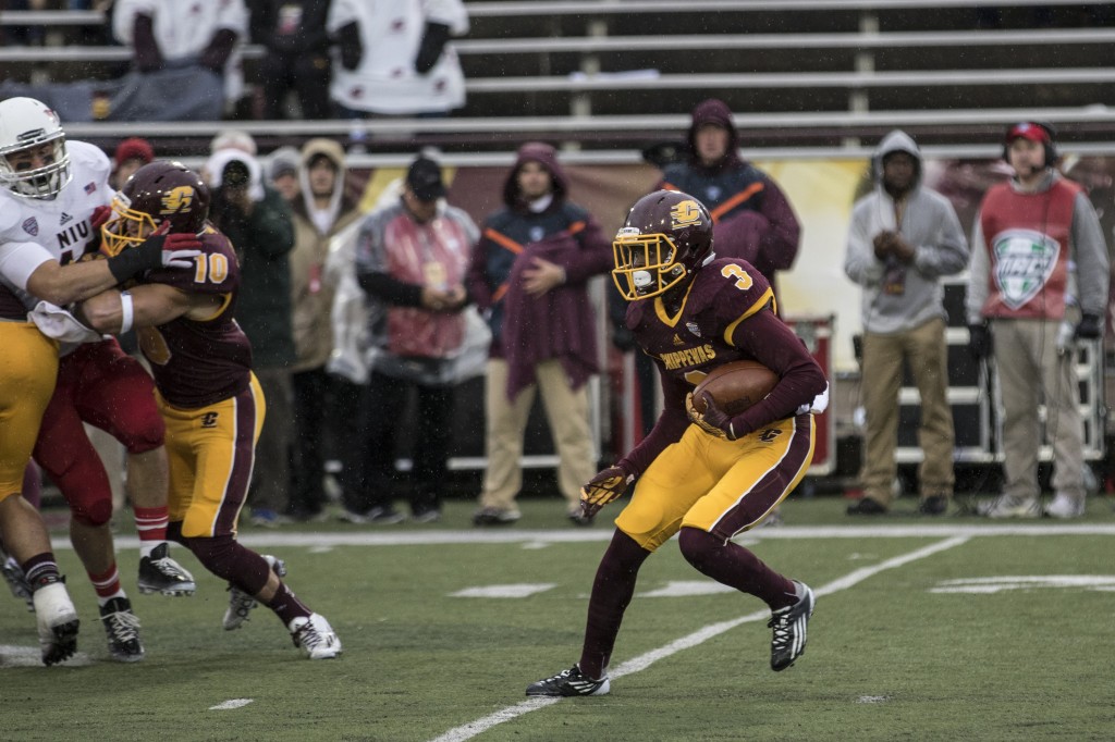 Emmitt Thomas, 3, looks downfield during the football game against Northern Illinois University on the campus of Central Michigan University, Mt. Pleasant, MI, Sunday, October 3, 2015.