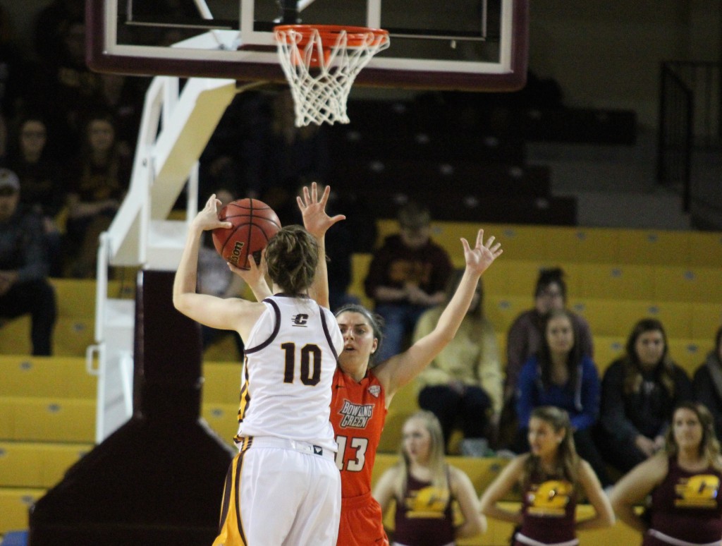 Guard Cassandra Breen (10) shoots a three pointer in the win against Bowling Green at McGurick Arena on the campus of Central Michigan University on Feb. 6, 2016.
