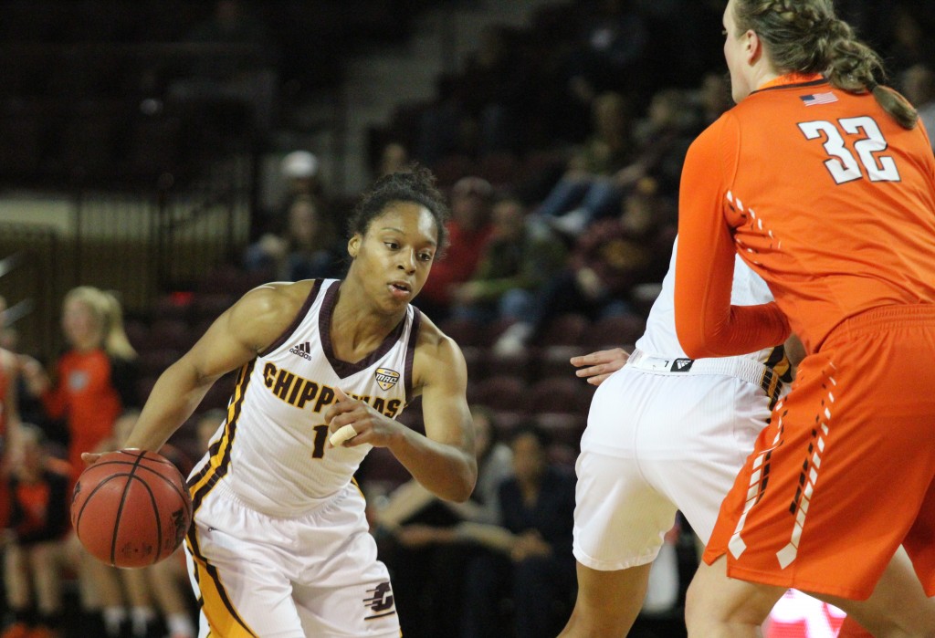 Guard Da'Jourie Turner (1) drives the paint in the win against Bowling Green at McGurick Arena on the campus of Central Michigan University on Feb. 6, 2016.