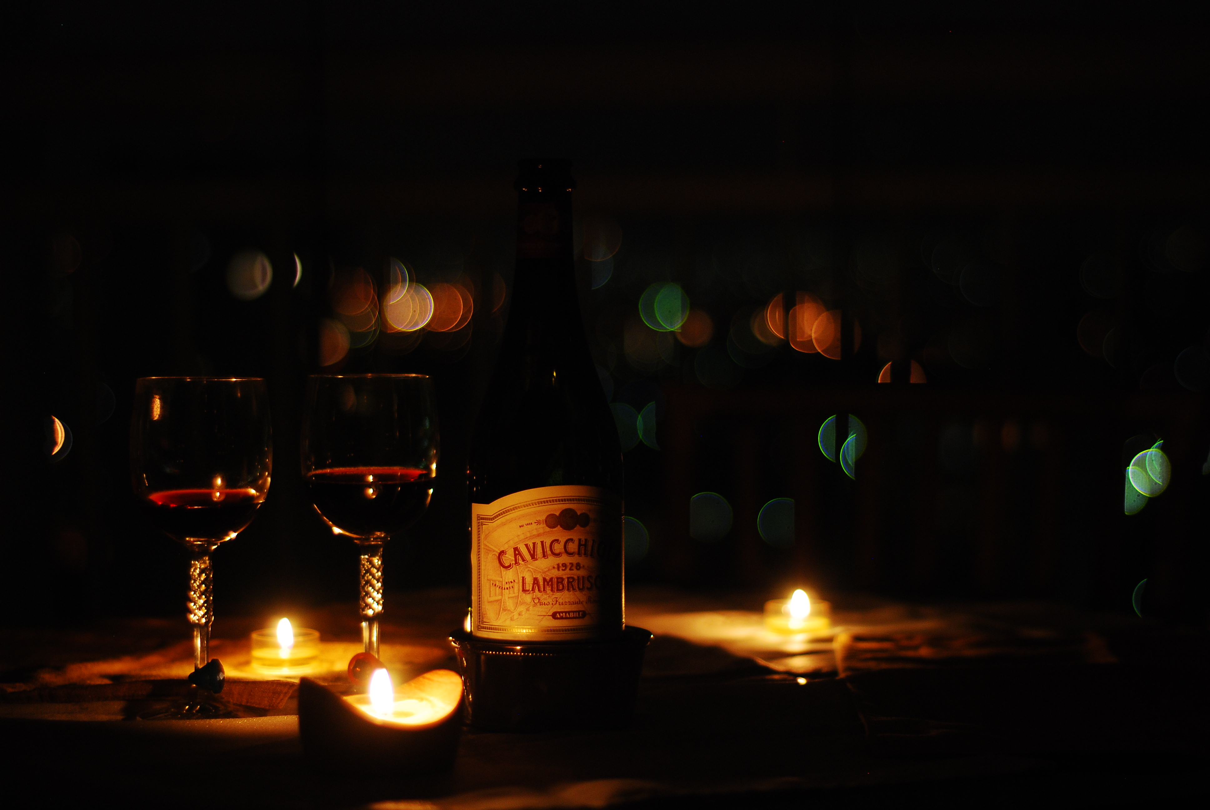 Купить вина ночью. Ночь вино. Бокал вина ночь. Природа ночью с бокалом вина. Вино ночь город.